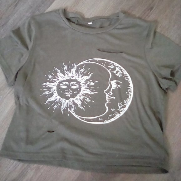 Tore shirt - Picture 1 of 2